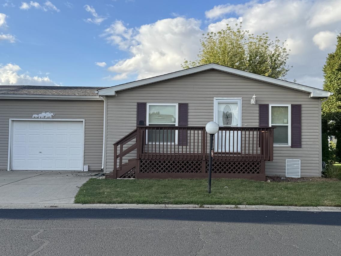 756B Mallard Cir., Sandwich, IL 60548