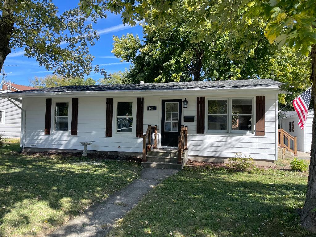 1431 Hulmes Dr., Dekalb, IL 60115