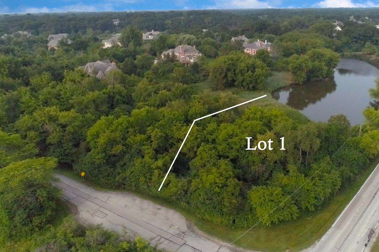 3702 Deerwood Dr., Long Grove, IL 60047