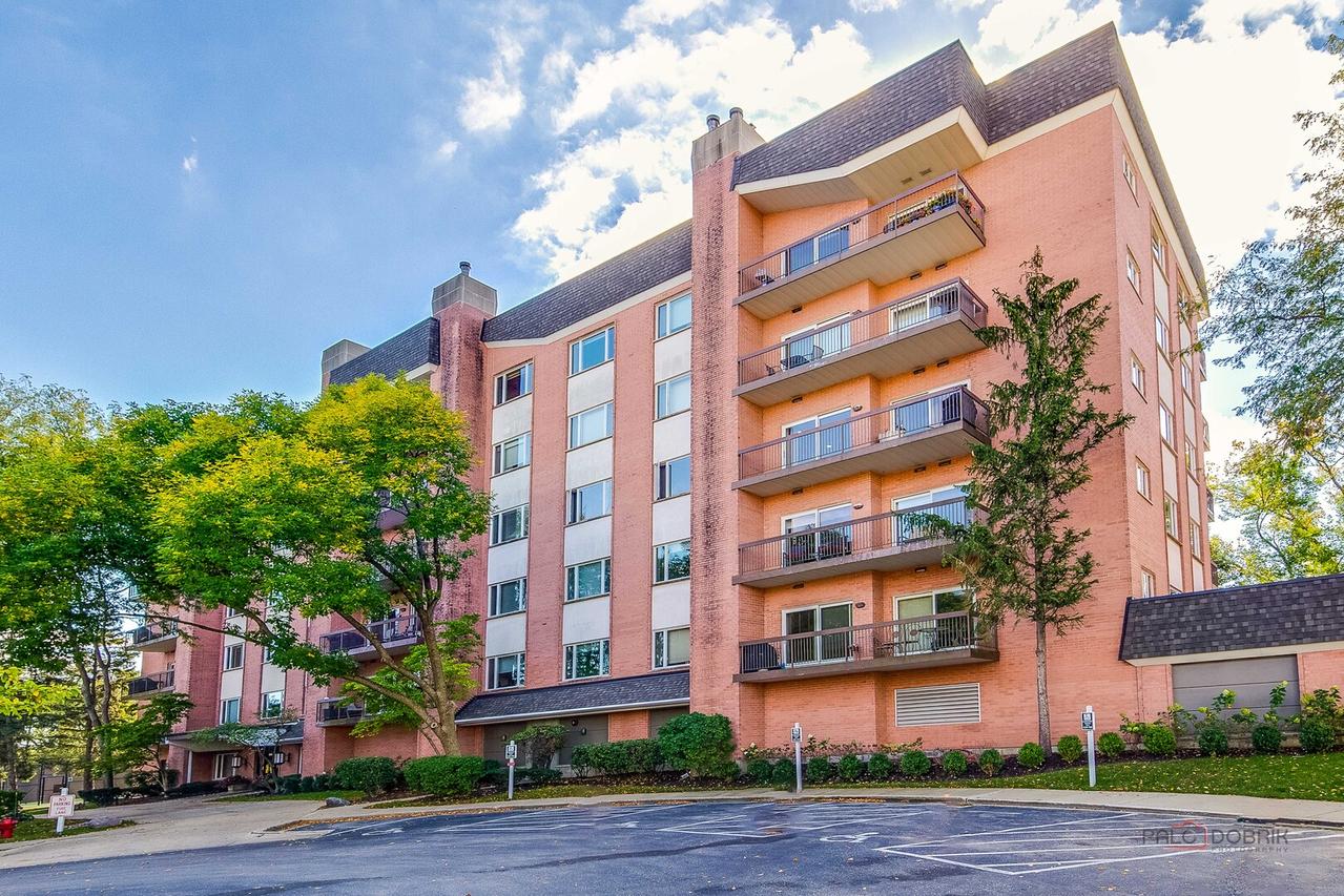 209 Rivershire Ln. #402, Lincolnshire, IL 60069