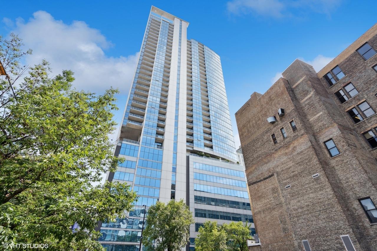 303 W Ohio St. #3206, Chicago, IL 60654