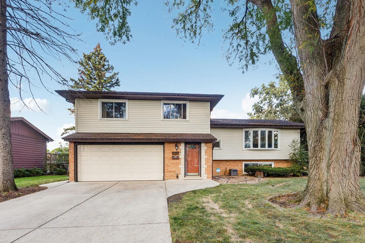 1504 E Emmerson Ln., Mount Prospect, IL 60056