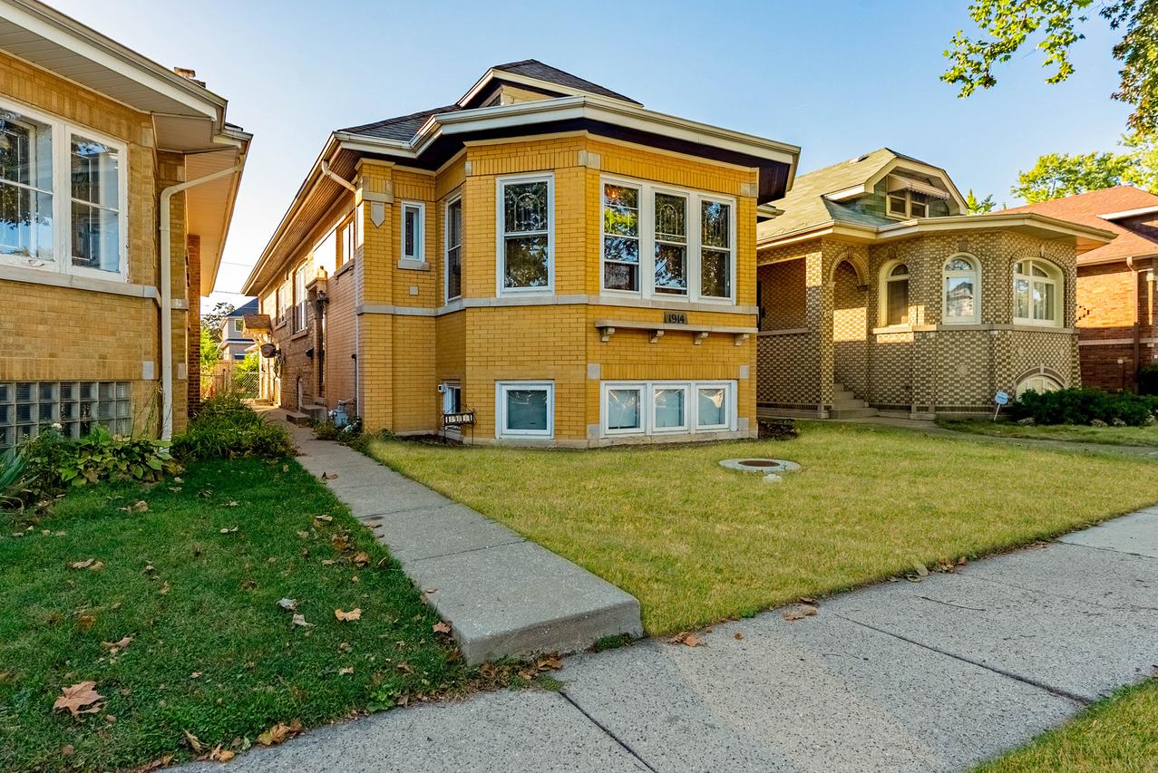 1914 Clinton Ave., Berwyn, IL 60402