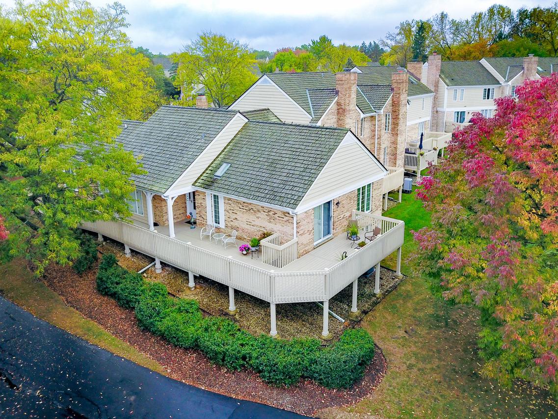 1372 Shire Cir., Inverness, IL 60067