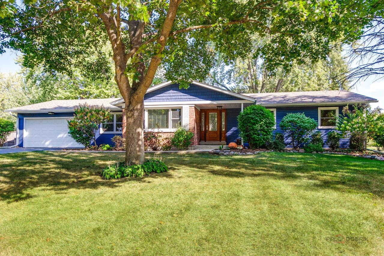 15040 W Clover Ln., Libertyville, IL 60048