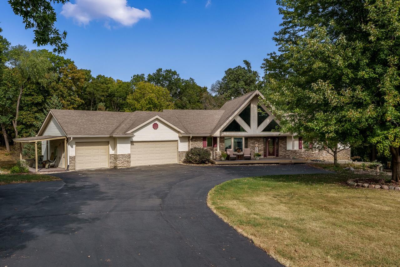 5076 Oak Hill Rd., Rockford, IL 61109