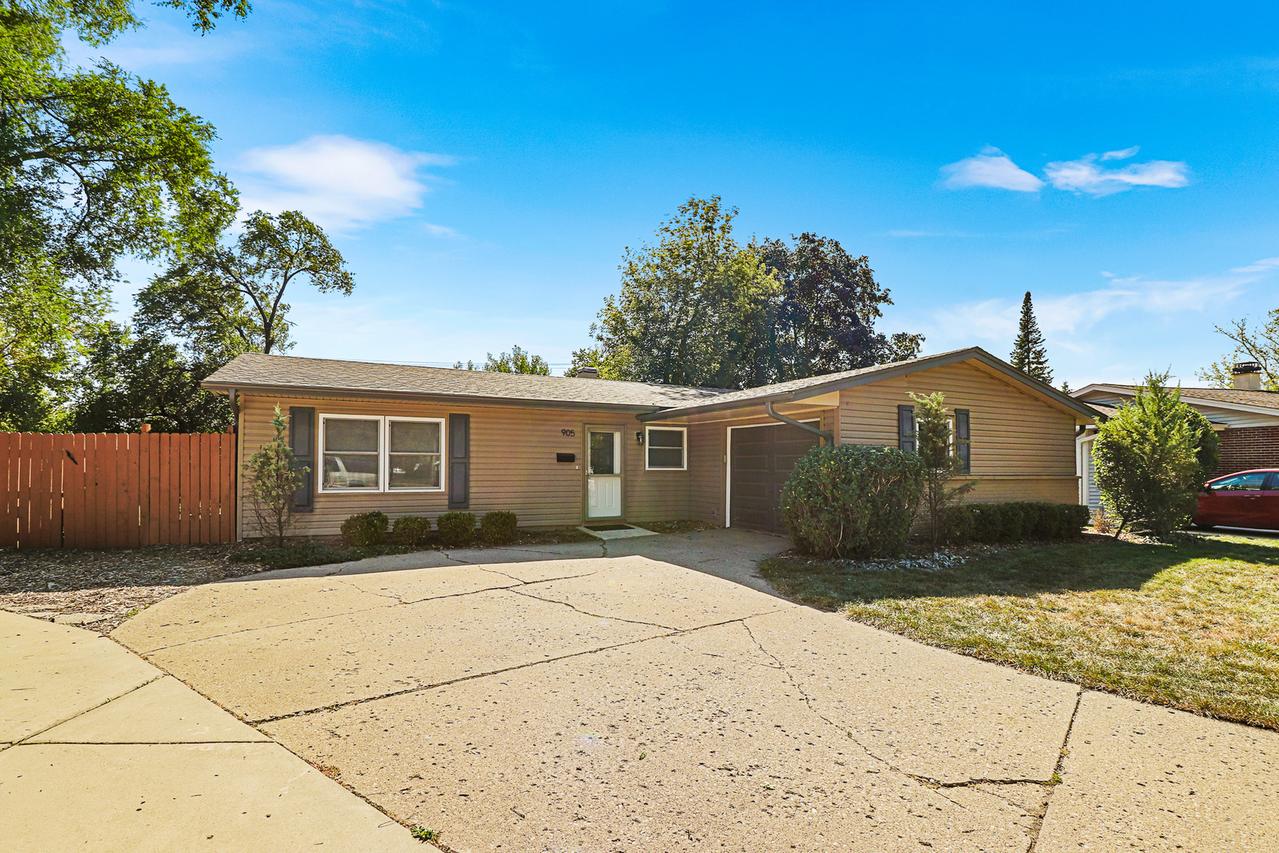 905 Wilshire Dr., Wheeling, IL 60090
