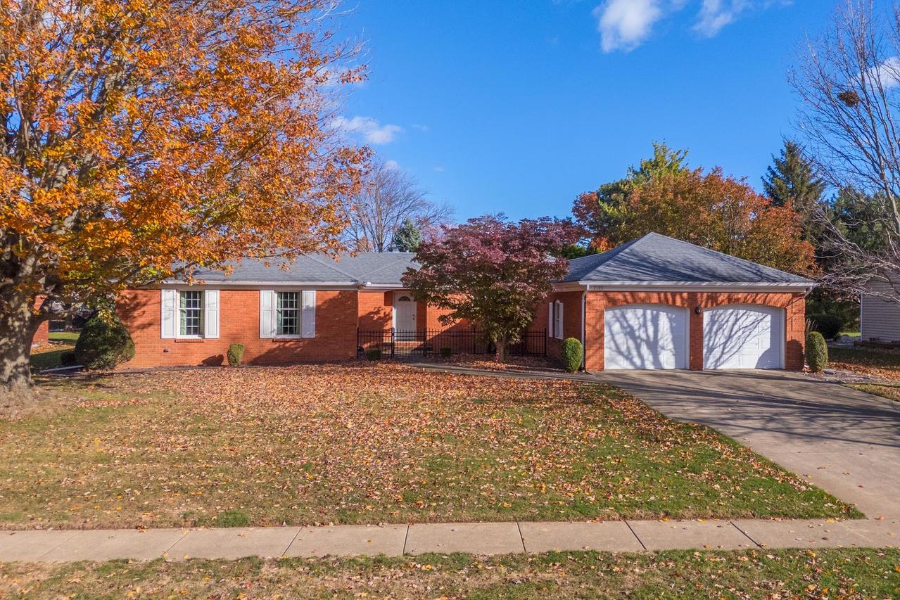 2103 Hedgewood Dr., Bloomington, IL 61704