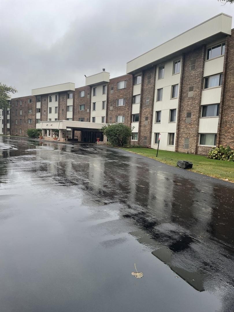 841 N York St. #129, Elmhurst, IL 60126