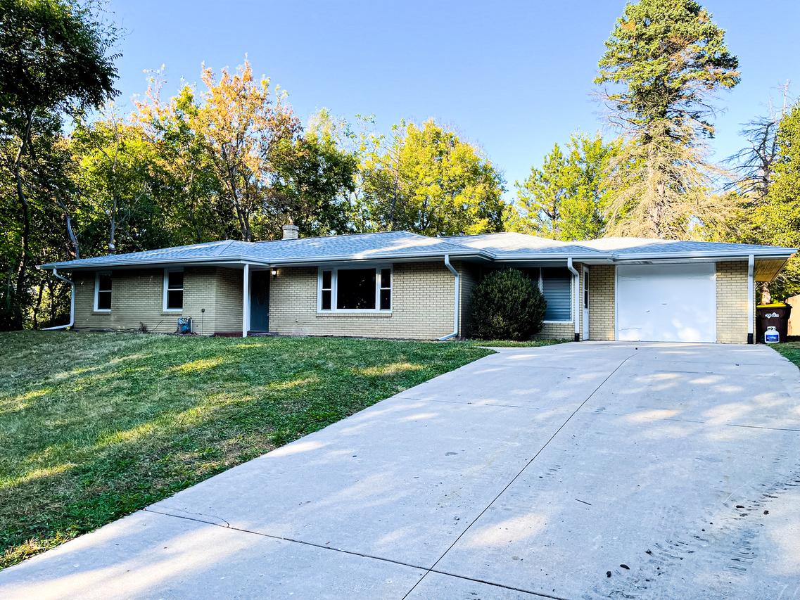 2728 Edgewood Dr., Rockford, IL 61114