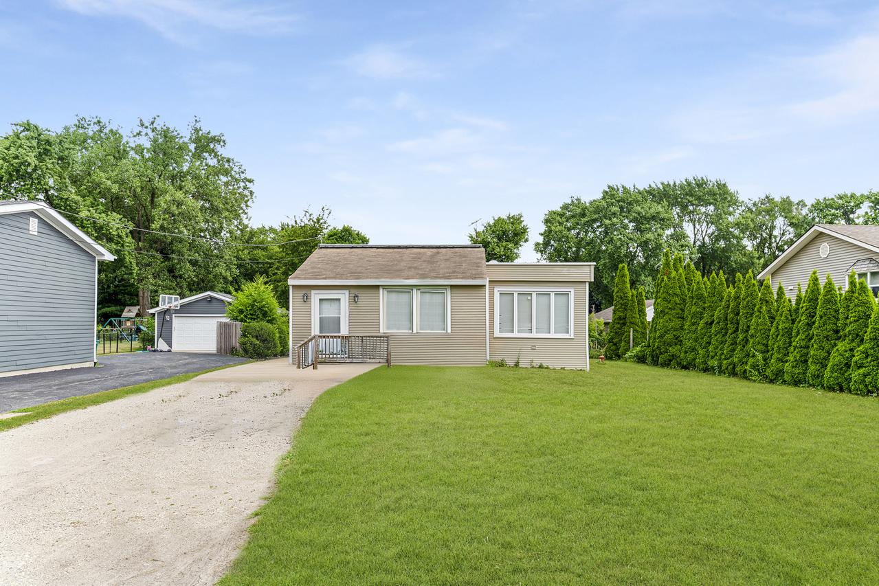 1s217 Valley Rd., Lombard, IL 60148