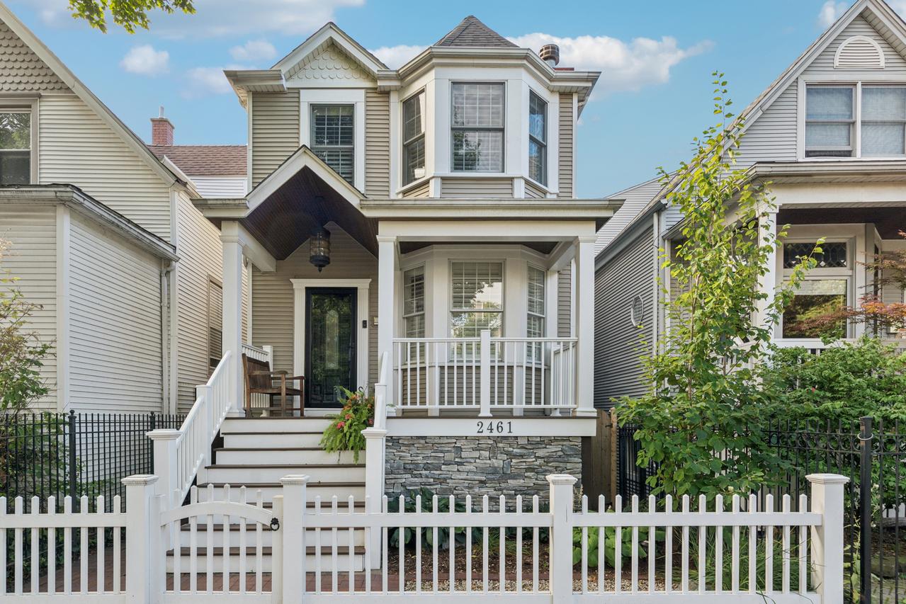 2461 W Pensacola Ave., Chicago, IL 60618