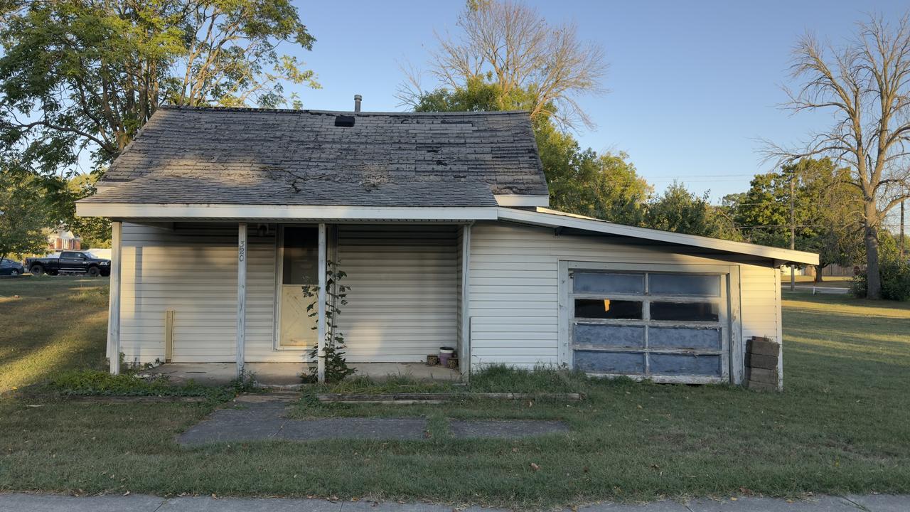 320 S Main St., Atwood, IL 61913