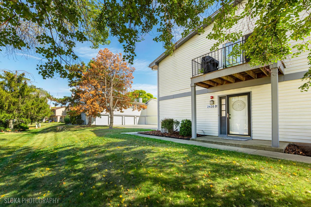 2435 Brunswick Cir. #D, Woodridge, IL 60517