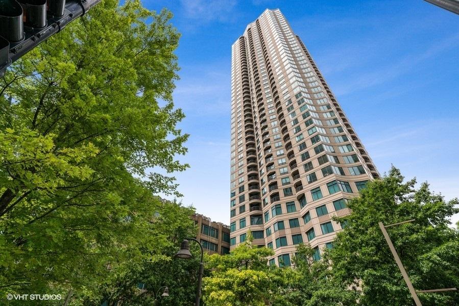 400 N La Salle Dr. #3002, Chicago, IL 60654