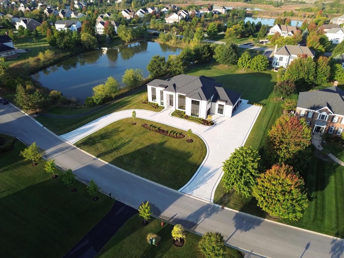 60 Wood Oaks Dr., South Barrington, IL 60010