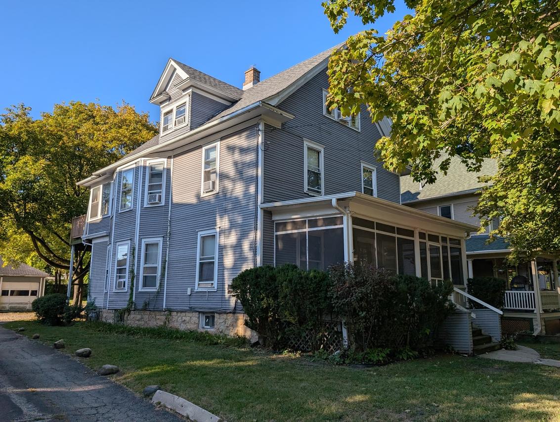 226 W Locust St., Dekalb, IL 60115