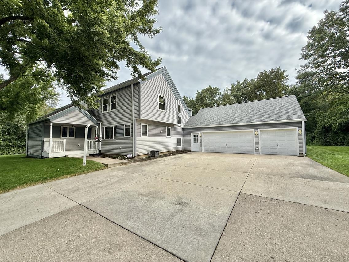 4893 Huxley Dr., Rockford, IL 61101