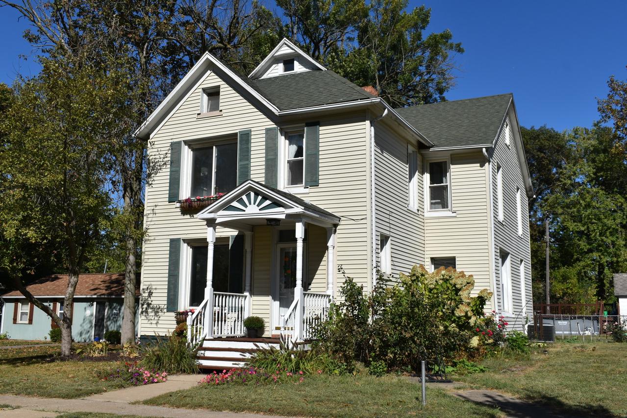 112 W 3rd St., Gridley, IL 61744