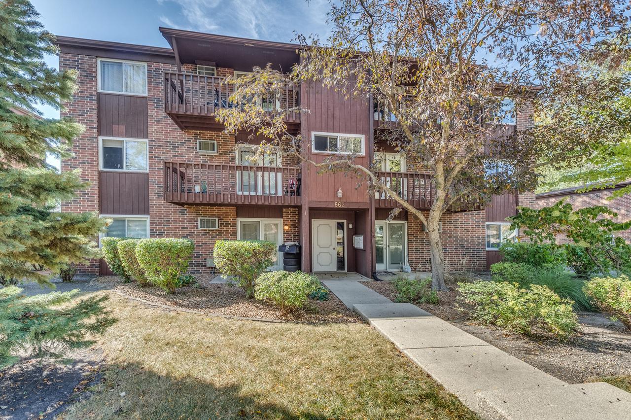 662 Daisy Ln. #110, Roselle, IL 60172