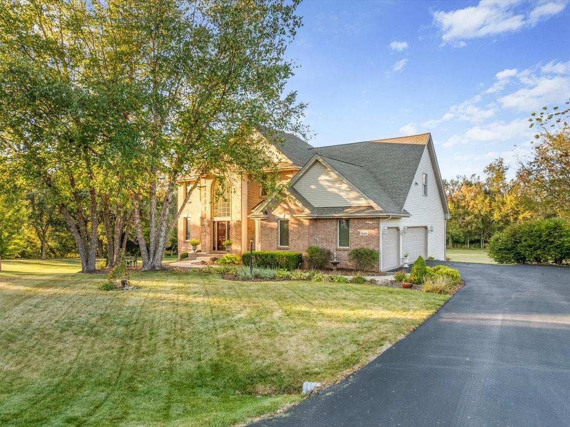 12486 Whispering Winds Dr., Roscoe, IL 61073