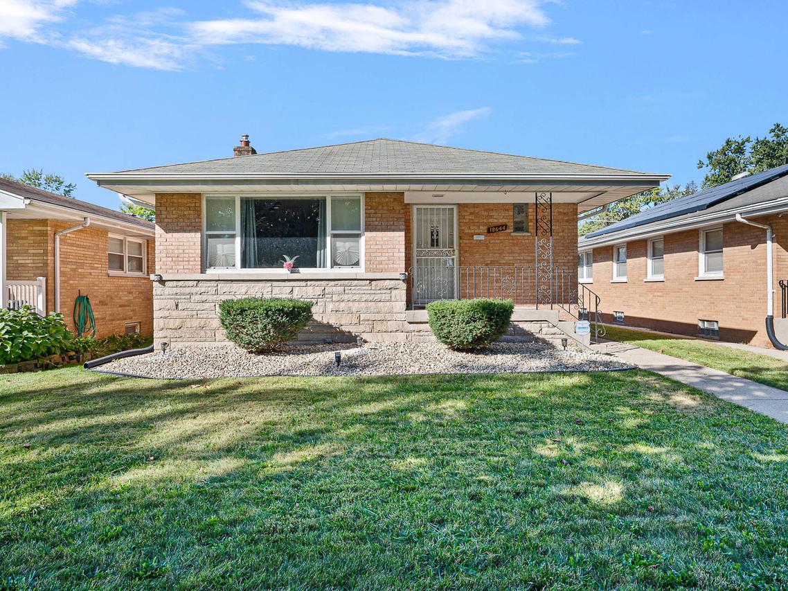 18644 William St., Lansing, IL 60438