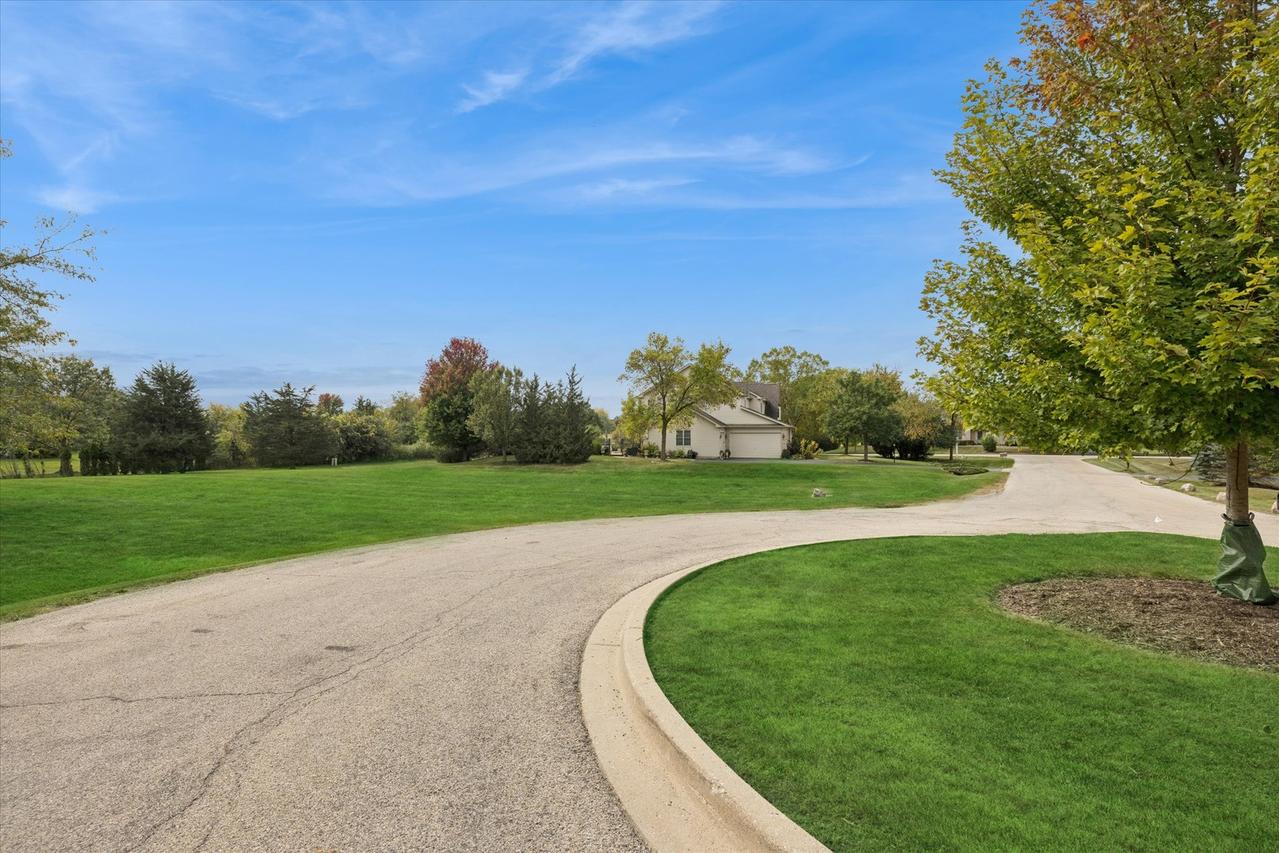 9060 Edinburgh Ct., Lakewood, IL 60014