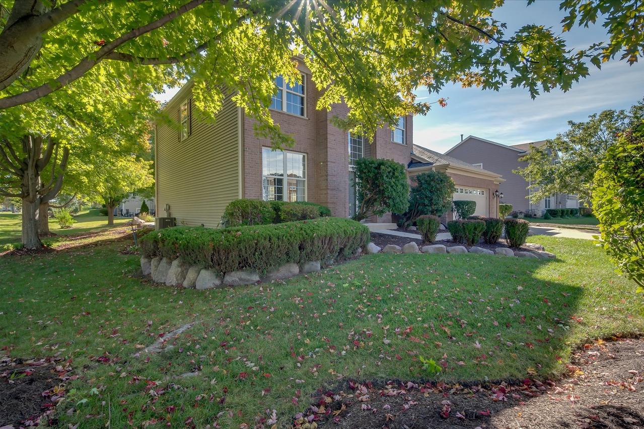 1271 Mcdole Dr., Sugar Grove, IL 60554