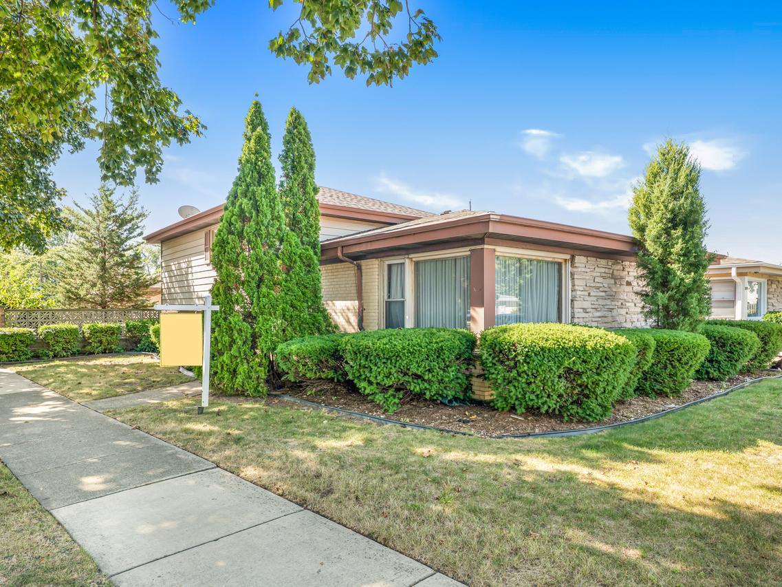 8255 W Agatite Ave., Norridge, IL 60706