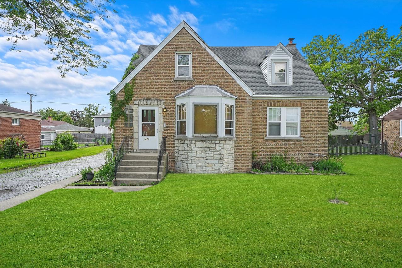 1424 N Maple Ave., La Grange Park, IL 60526