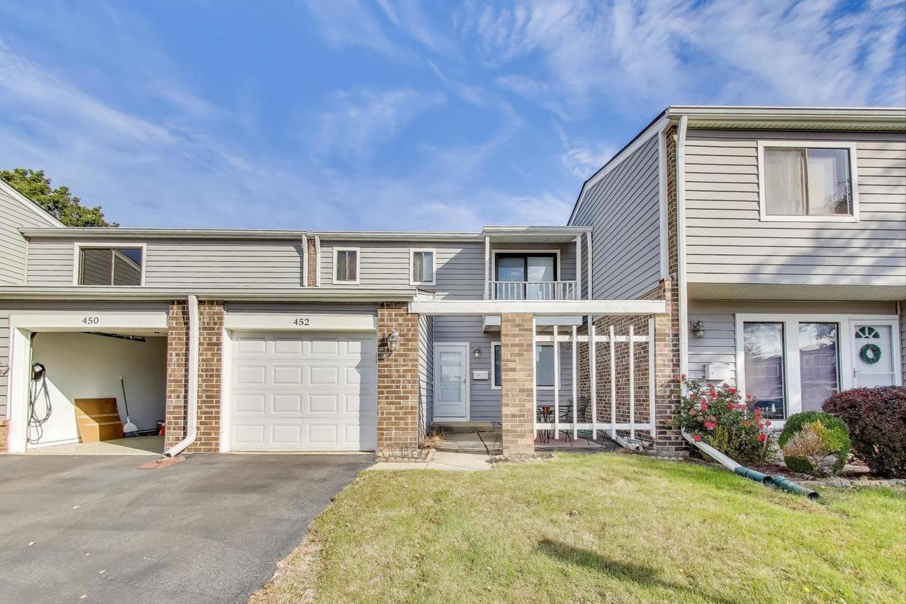 452 Hickory Dr., Wheeling, IL 60090
