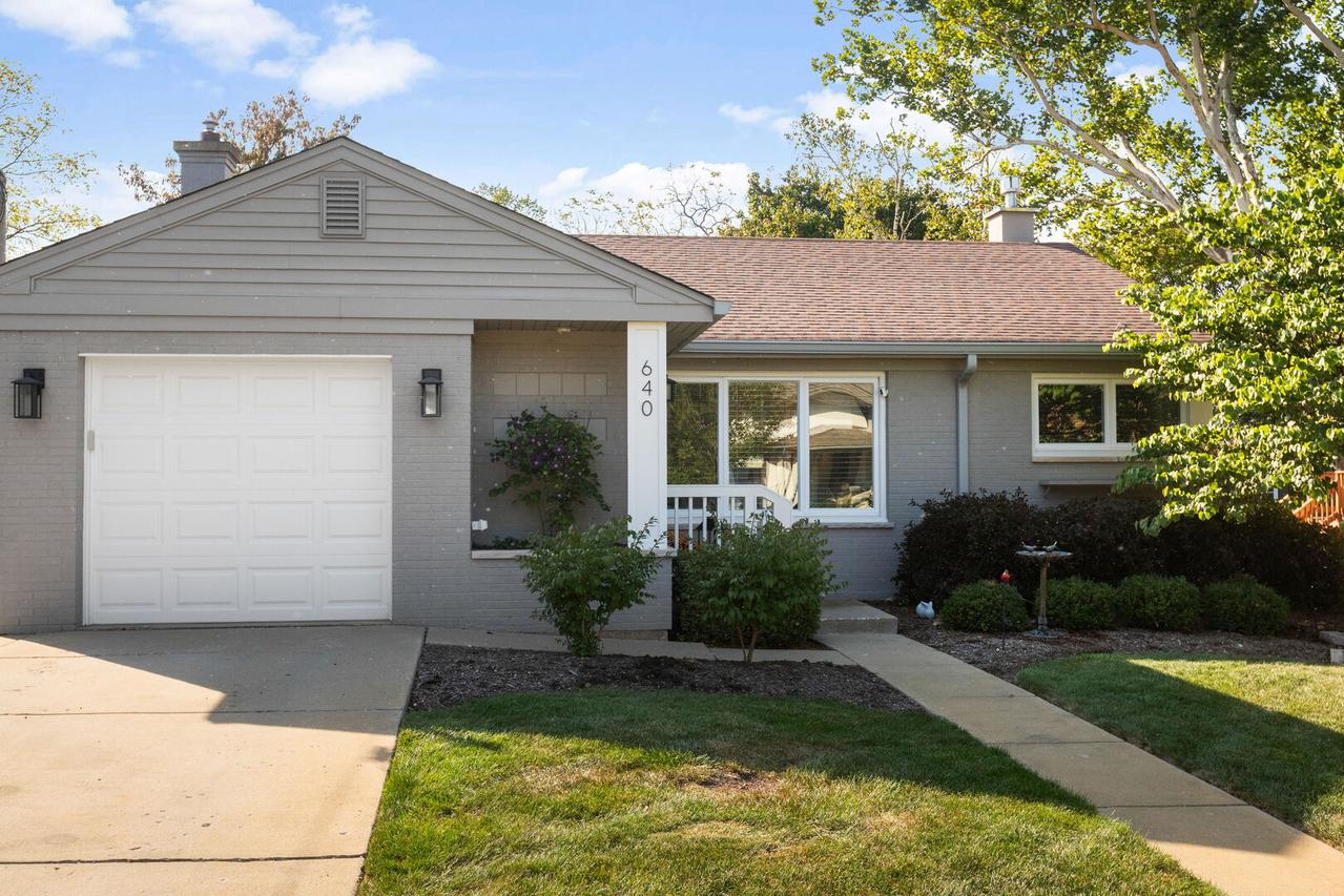 640 S Grove Ave., Barrington, IL 60010