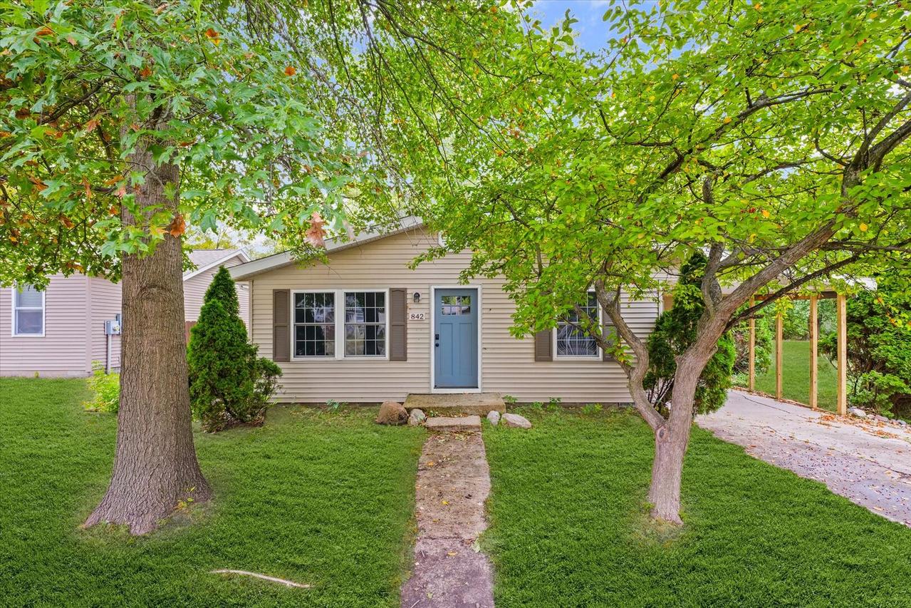 842 N Walnut St., Monticello, IL 61856