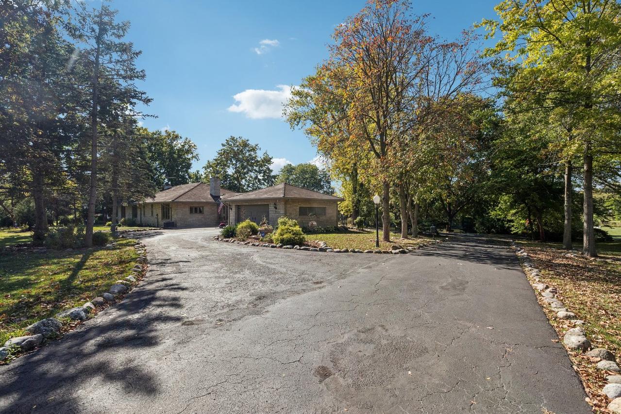 1090 Roselle Rd., Inverness, IL 60067