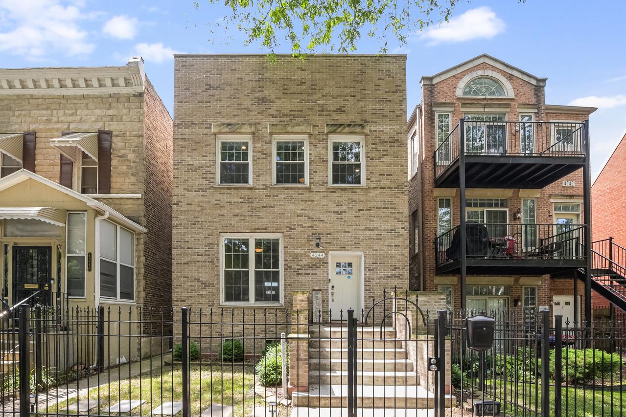 4244 S Prairie Ave., Chicago, IL 60653