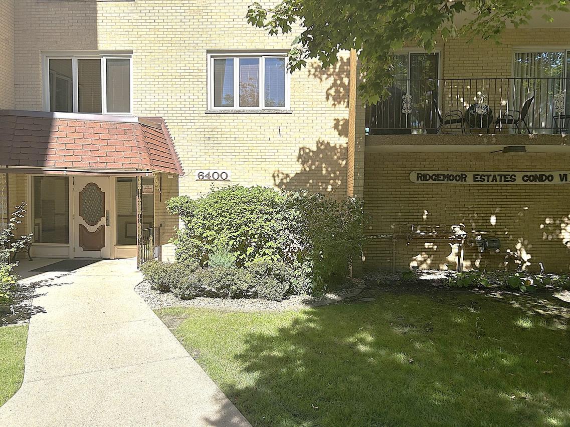 6400 W Belle Plaine Ave. #303, Chicago, IL 60634