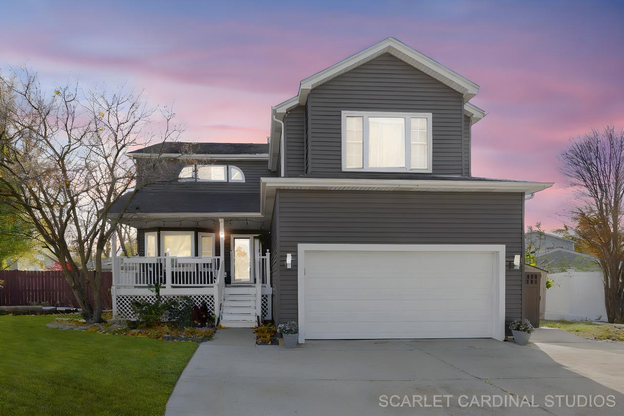 222 Meadows Dr., Sugar Grove, IL 60554