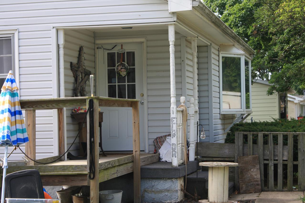 1 Elm Dr., Bethany, IL 61914