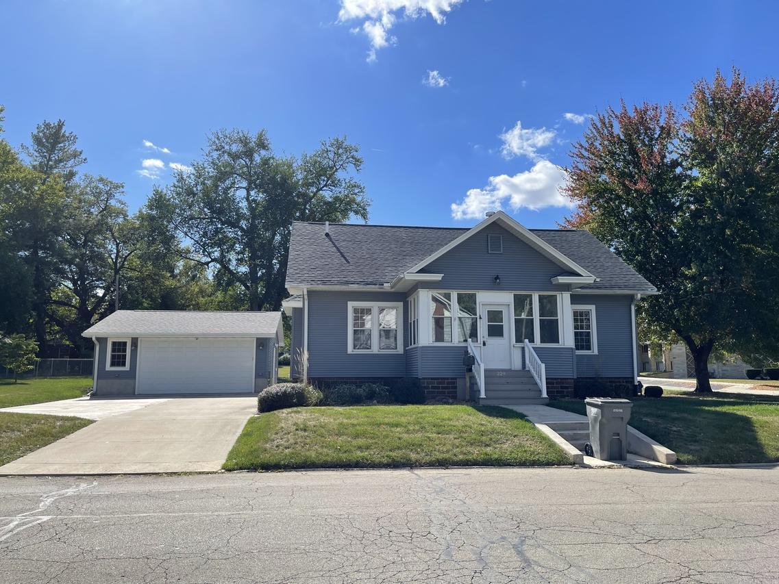229 W Moore St., Ottawa, IL 61350