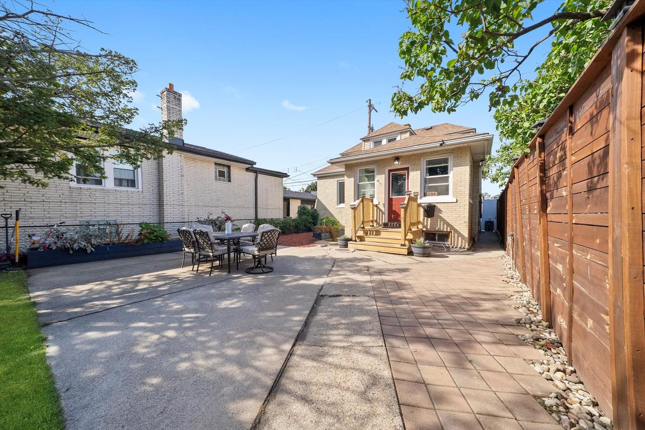 3234 N Ozark Ave., Chicago, IL 60634