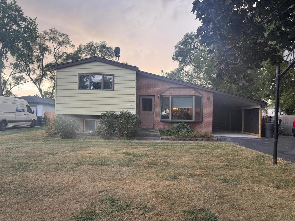 7310 Capitol Dr., Darien, IL 60561