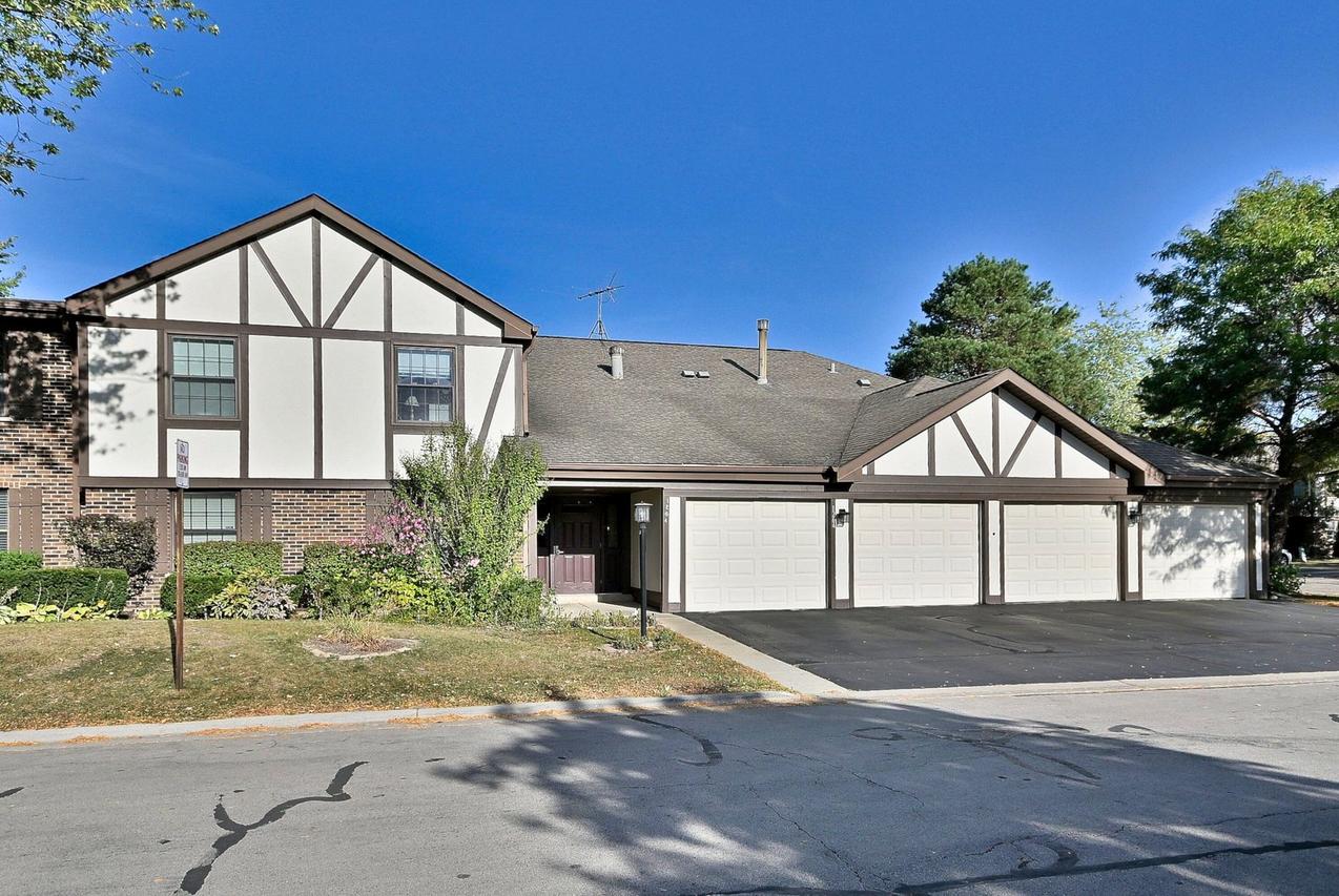 1264 Williamsburg Dr. #D2, Schaumburg, IL 60193