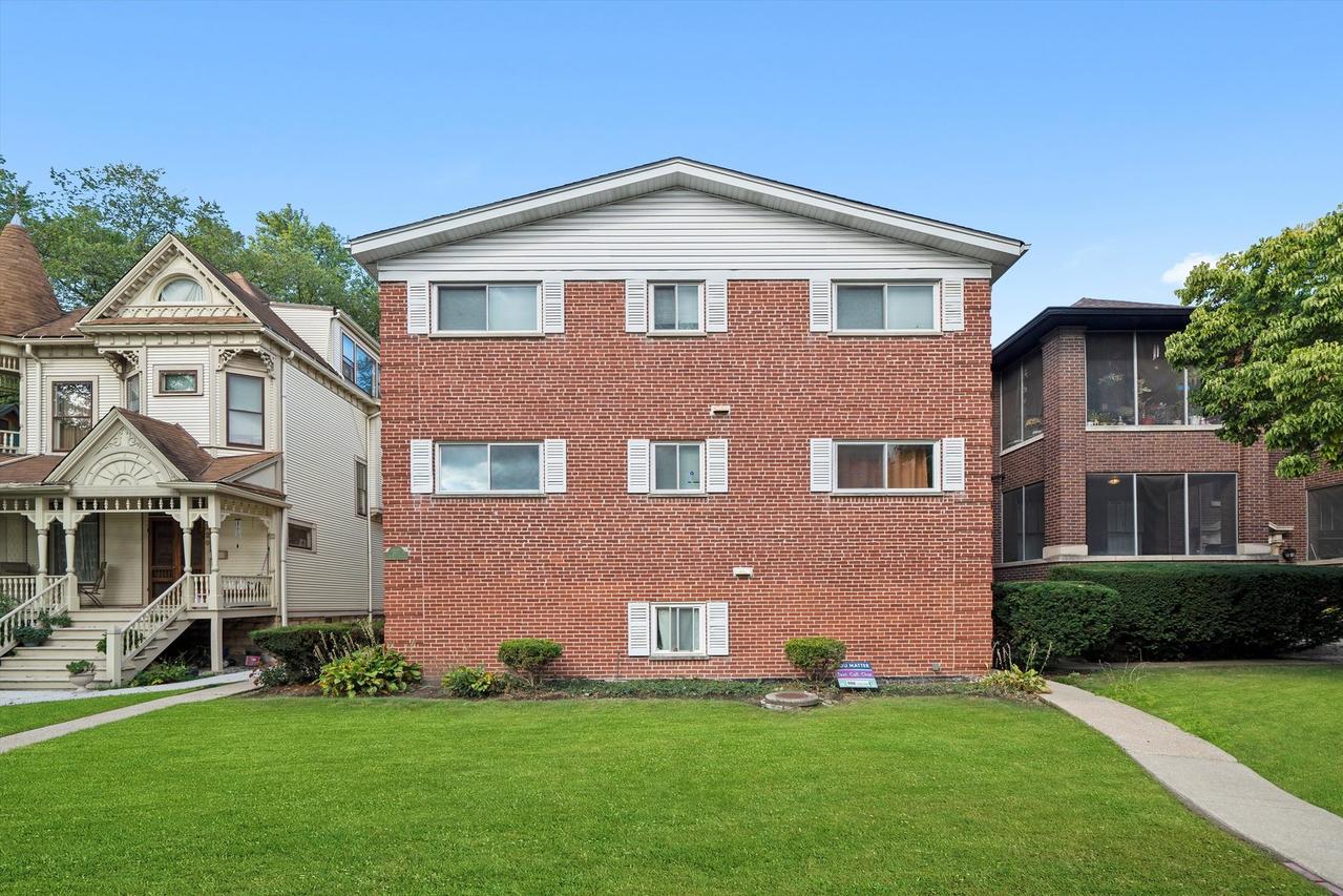 327 S Wisconsin Ave. #5B, Oak Park, IL 60302