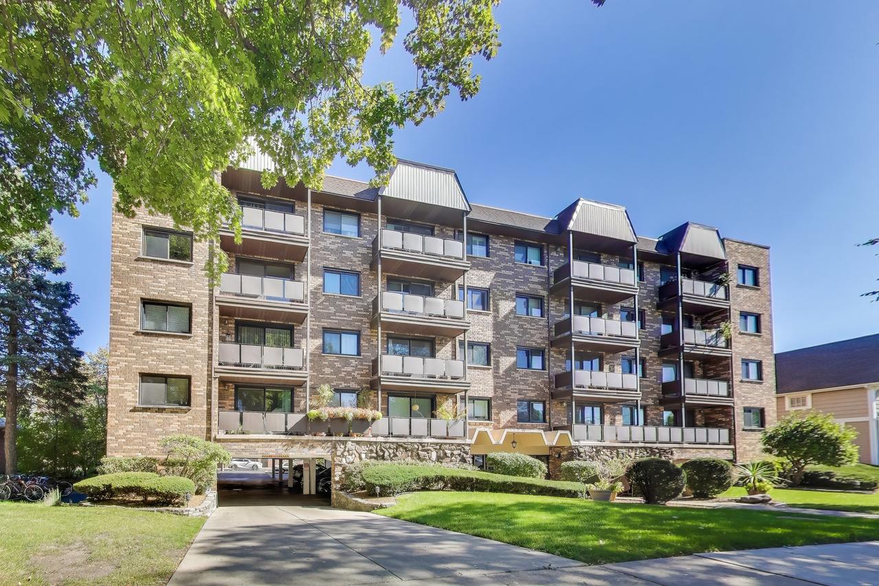 121 S Vail Ave. #403, Arlington Heights, IL 60005