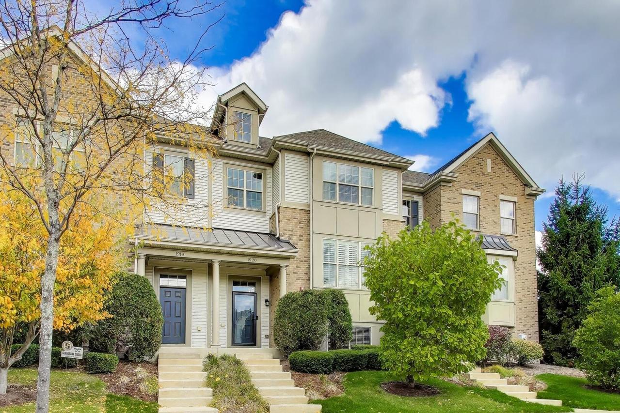 1920 Dauntless Dr., Glenview, IL 60026