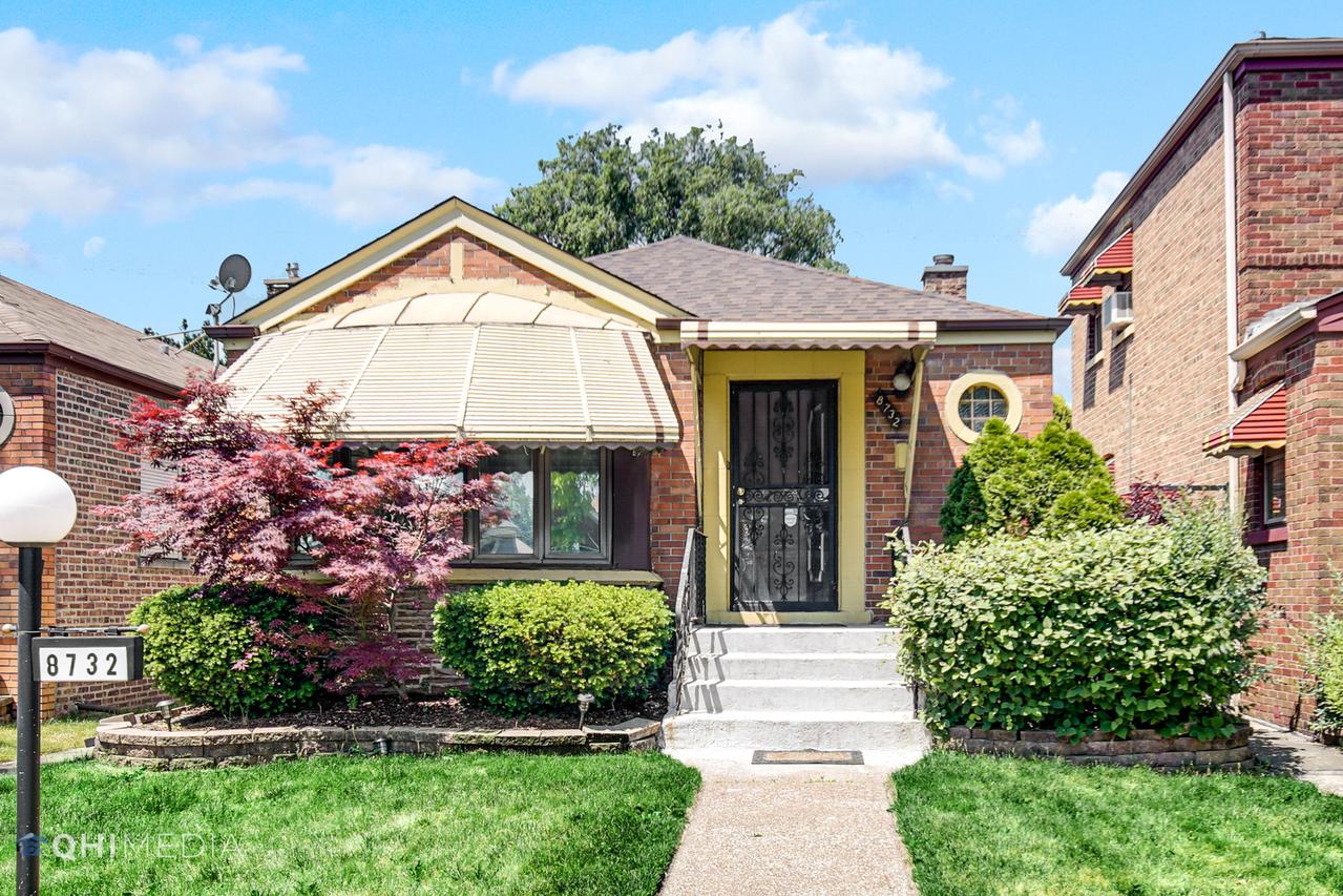 8732 S Paxton Ave., Chicago, IL 60617