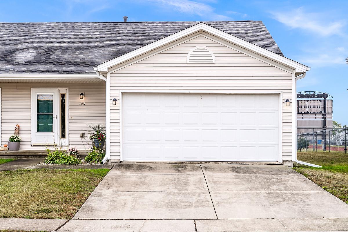 2009 Marina Dr., Normal, IL 61761