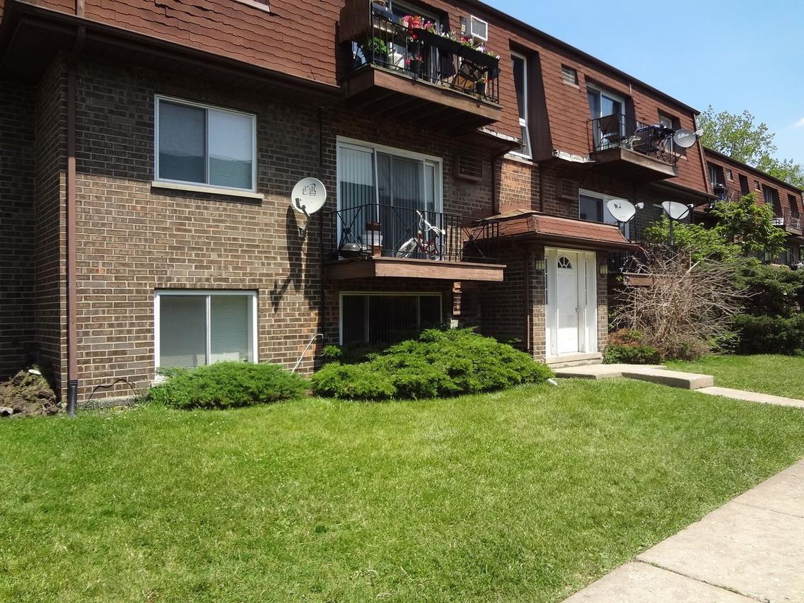 10473 Dearlove Rd. #1, Glenview, IL 60025