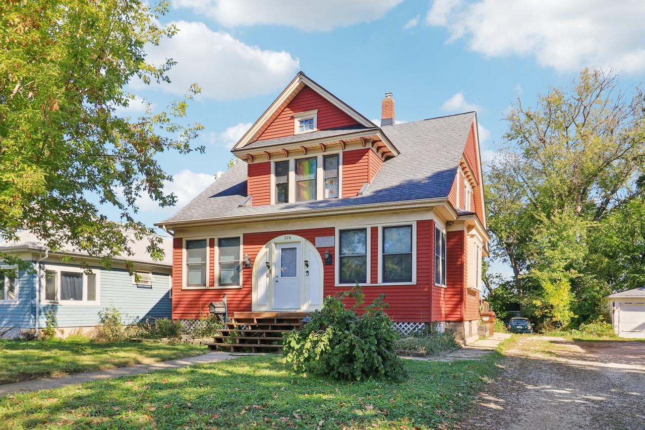 324 N Madison St., Woodstock, IL 60098
