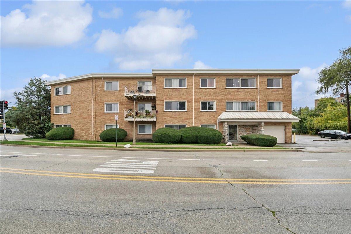 5001 Madison St. #3A, Skokie, IL 60077